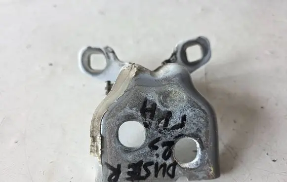 Dacia Duster II Front door lower hinge