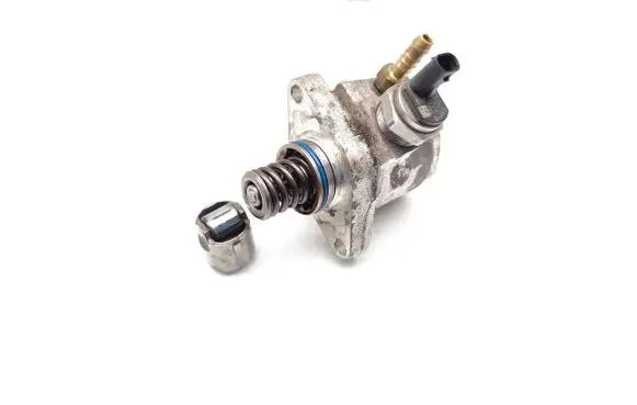 Audi A1 Fuel injection high pressure pump 04E127026H