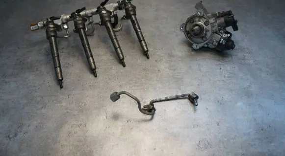 Volkswagen PASSAT CC Fuel injector 03L130277J 03L130755L