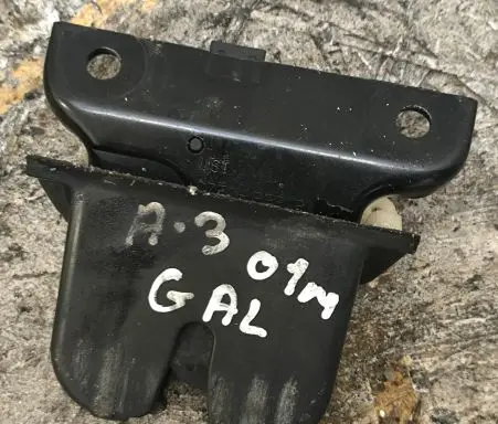 Audi A3 S3 8L Tailgate/trunk/boot lock/catch/latch 8L0827520C
