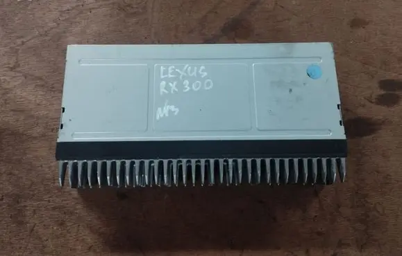 Lexus RX 300 Sound amplifier 8610048040