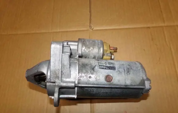 Renault Koleos I Starter motor 233003330R