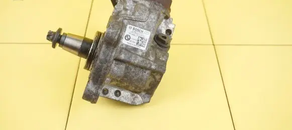BMW 3 E90 E91 Fuel injection high pressure pump 0445010517 N47D20C