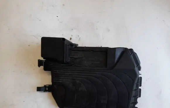 Mercedes-Benz CLA C117 X117 W117 Fuse box cover A2465400182