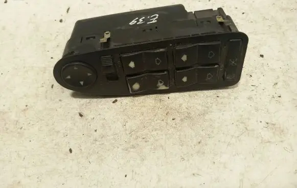 BMW 5 E39 Electric window control switch 61318360885
