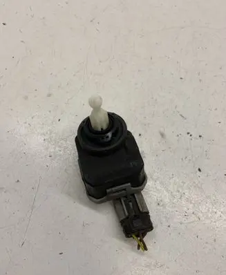 Opel Astra G Headlight level adjustment motor 90590665