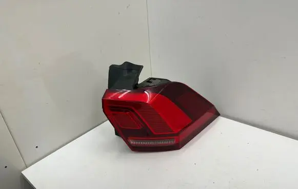 Volkswagen Tiguan Rear/tail lights 5NA945312 205805