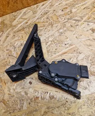SsangYong Tivoli Accelerator throttle pedal 2055035100 08K156100460