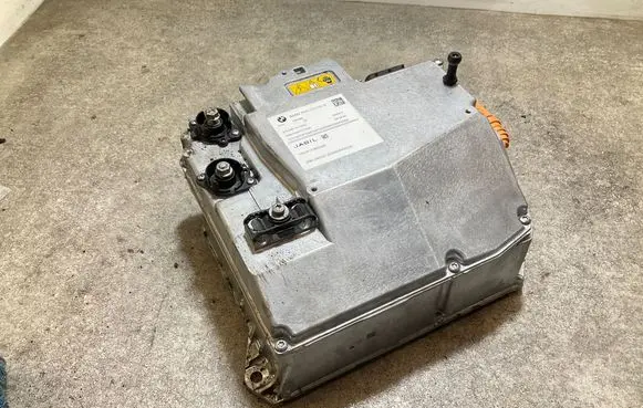 Voltage converter inverter