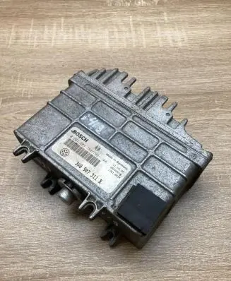 Volkswagen PASSAT B4 Engine control unit/module ECU 3A0907311B 0261203788