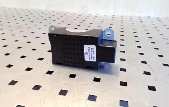 Volkswagen Golf Plus Aerial antenna amplifier 5M0035570B