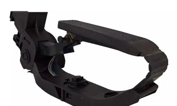 Mercedes-Benz E W211 Accelerator throttle pedal A2113000404