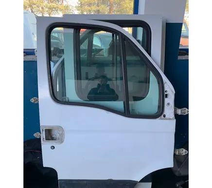 Iveco Daily 30.8 - 9 Front door