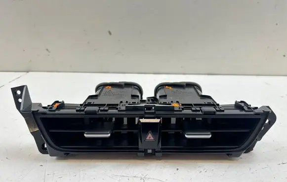 Toyota Camry VIII XV70 Dash center air vent grill 5566033350