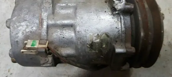 Volkswagen PASSAT B3 Air conditioning (A/C) compressor (pump) 357820805 357820803