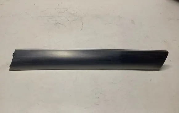 Volkswagen Touareg II Front door trim bar 7P6867440C