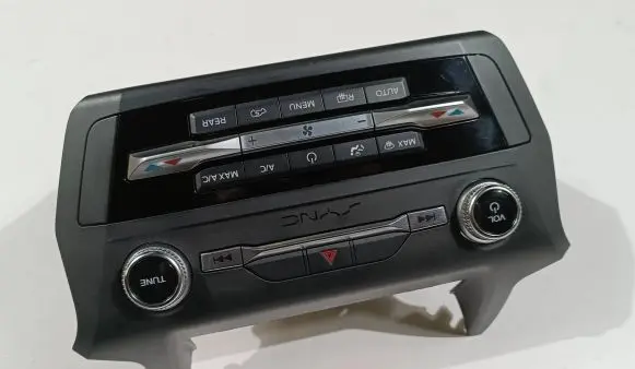 Ford Explorer VI Central console control unit LB5T-18K811-AF