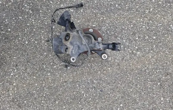Ford Mustang VI Front wheel hub FR3C3107A