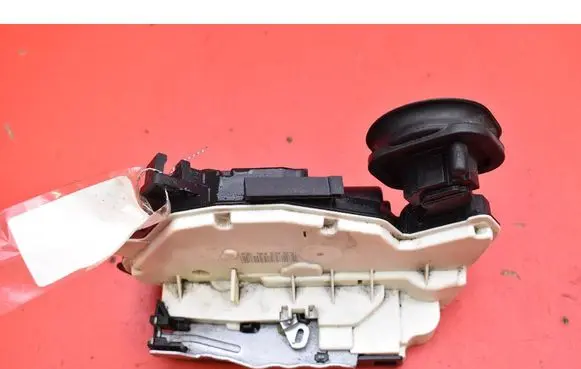 Volkswagen Golf Plus Rear door lock 5K4839015H