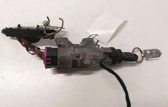 Volkswagen Polo Ignition lock 4B0905851