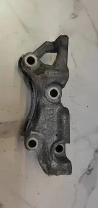 Peugeot 308 Engine mounting bracket 9673585780