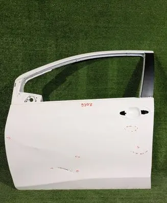 Toyota Yaris Front door