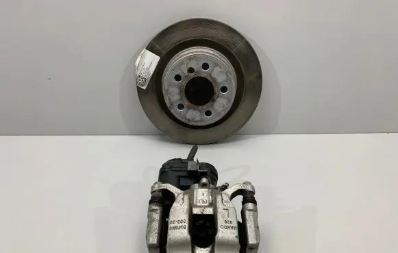 BMW 3 G20 G21 Brake discs and calipers set 8836837