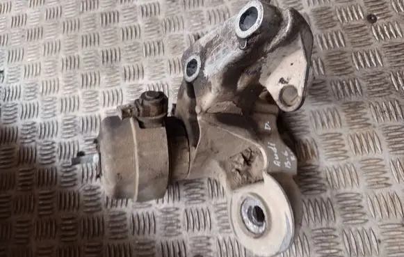 Engine mounting bracket
