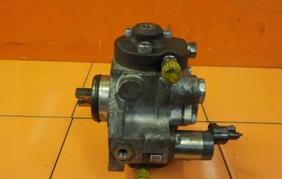 Mazda CX-5 Fuel injection high pressure pump SH0113800D