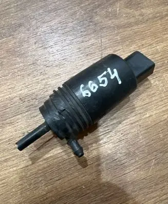BMW 3 E90 E91 Windscreen/windshield washer pump 8377612