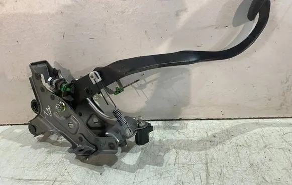 Toyota Avensis T270 Brake pedal 8951020041