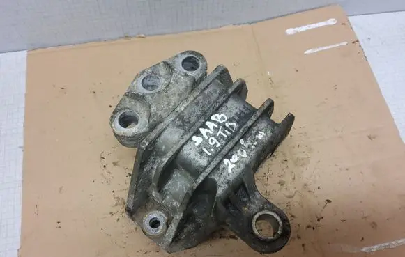 Saab 9-3 Ver1 Engine mount bracket 