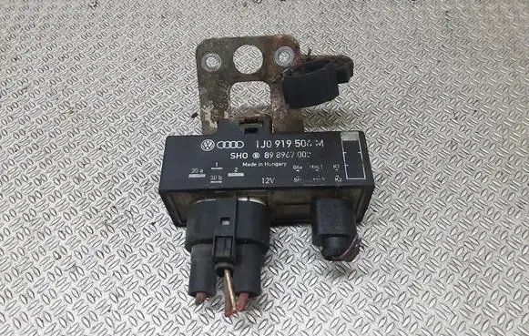 Volkswagen Polo Coolant fan relay 1J0919506M