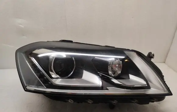 Volkswagen PASSAT B7 Headlight/headlamp