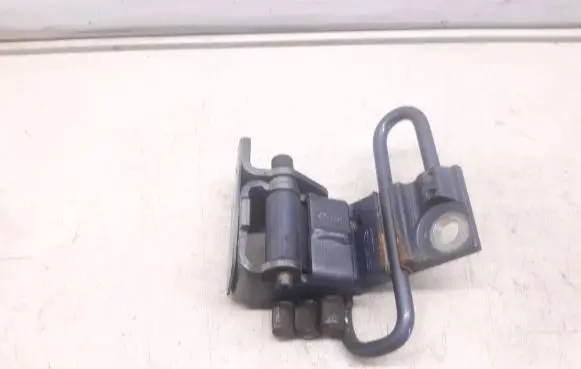 Audi A6 S6 C6 4F Front door lower hinge 8E0831412E