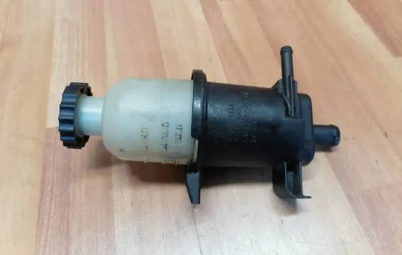 Jeep Cherokee III KJ Power steering fluid tank/reservoir 52088713AA