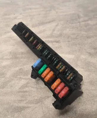 BMW 5 E60 E61 Fuse module 6957330