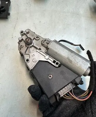 Porsche Cayenne (9PA) Sunroof motor/actuator 0390200017