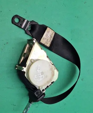 BMW X3 E83 Rear seatbelt 33035173