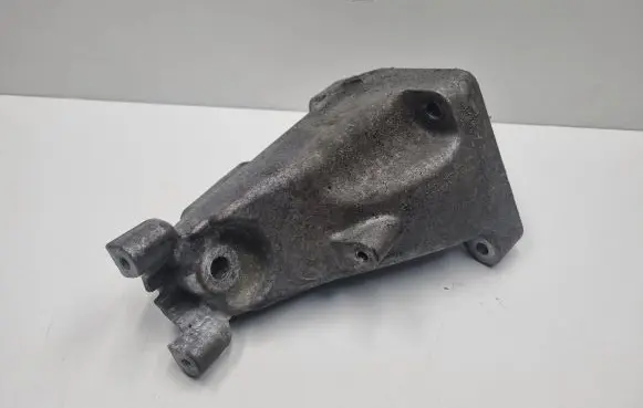 Mercedes-Benz S W222 Engine mounting bracket A6422237304 6422237304