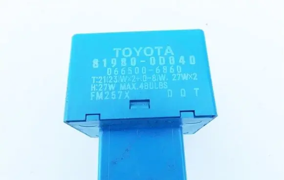 Toyota Avensis T270 Indicator relay
