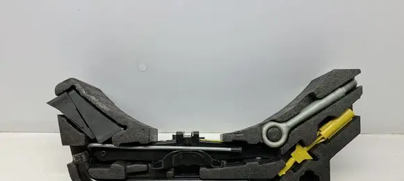 Jaguar XE Tool set GX7317B043AE