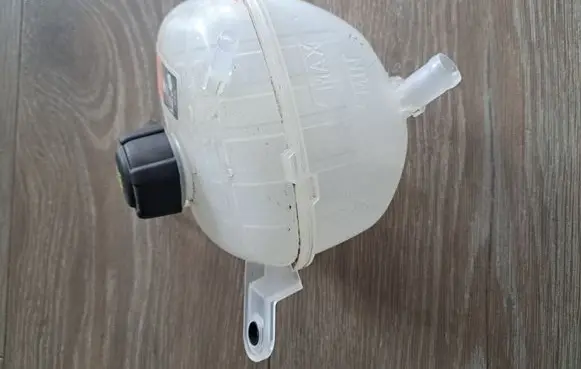 Renault Austral Coolant expansion tank/reservoir 4404