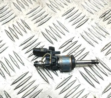 Volkswagen Golf VIII Fuel injector 05C906036 0261500443