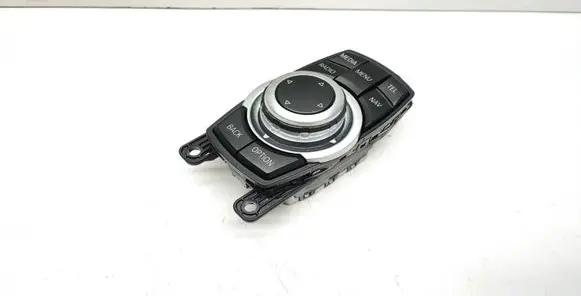 Head unit multimedia control