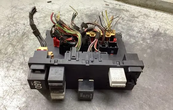 Audi A3 S3 8P Fuse module 8P0907279A 00161906 H29S0501