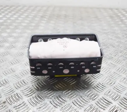 Tesla Model S Passenger airbag