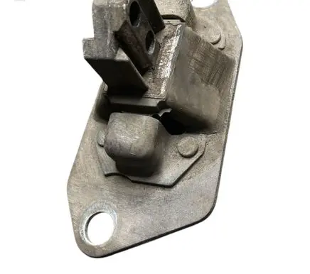 Volvo S60 Engine mount bracket 30748811