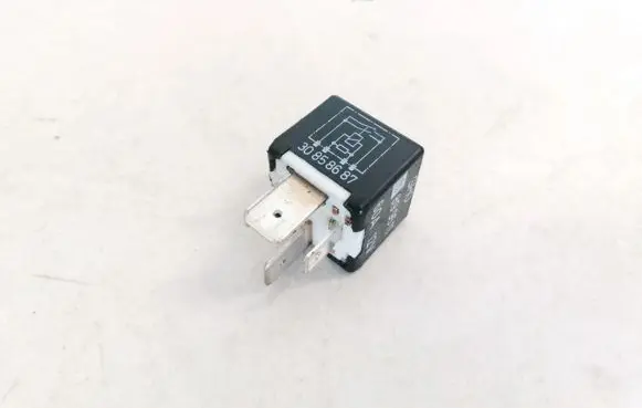 Volkswagen PASSAT B5 Other relay 431951253J 213