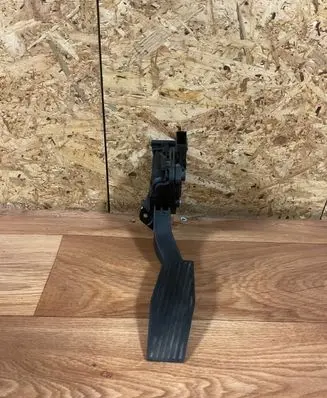 Opel Insignia A Accelerator throttle pedal 13237352 6PV00976500 0405200